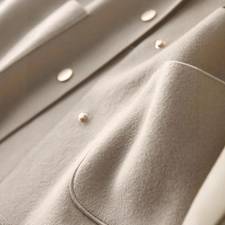 Stilvolle Damenjacke für jeden Anlass, elegante Freizeitmode, bequem und modern geschnitten.
