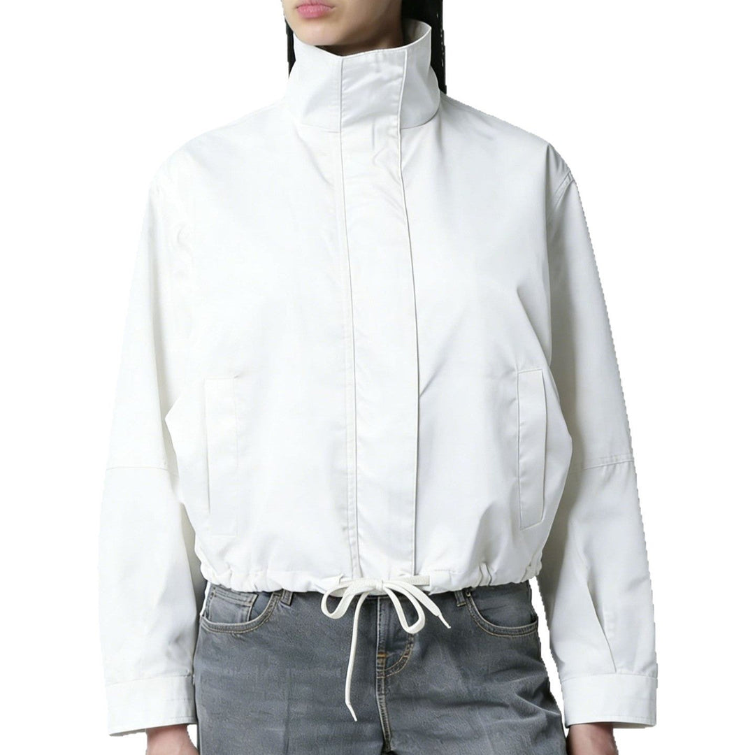 Vielseitige Damen Übergangsjacke mit Stehkragen, perfekt für kühle Tage im Frühling und Herbst.