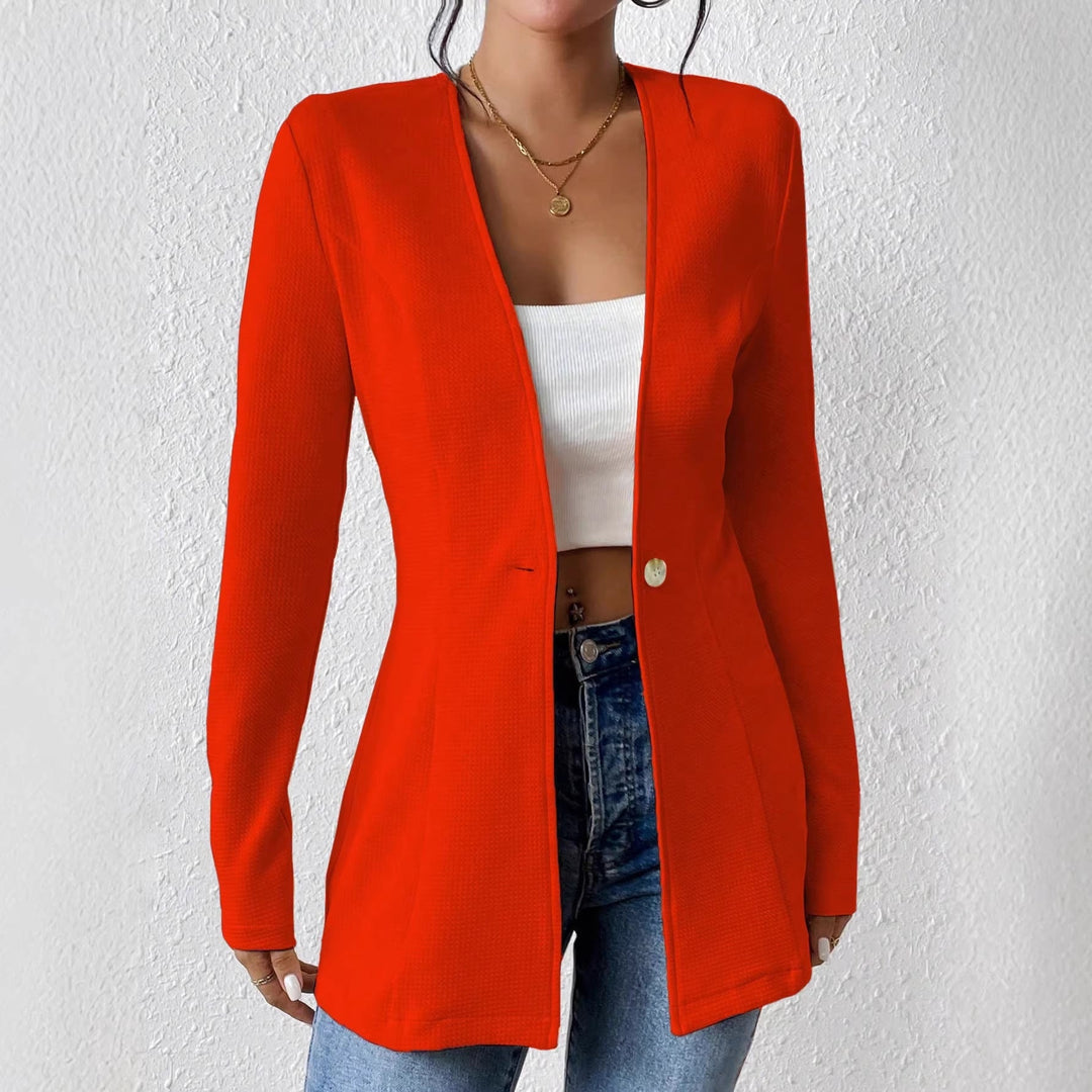 Langer Damenblazer, modisch und elegant, ideal für eine schlanke Silhouette.