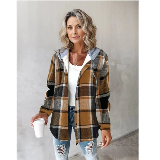 Vielseitige Damenjacke mit Karomuster und Kapuze. Lässiger Schnitt für modische Outfits.