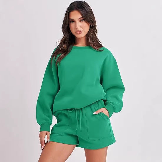 Lässiges Damen Sweatset: Weiches Oversize Sweatshirt & High-Waist Shorts für ultimativen Komfort.