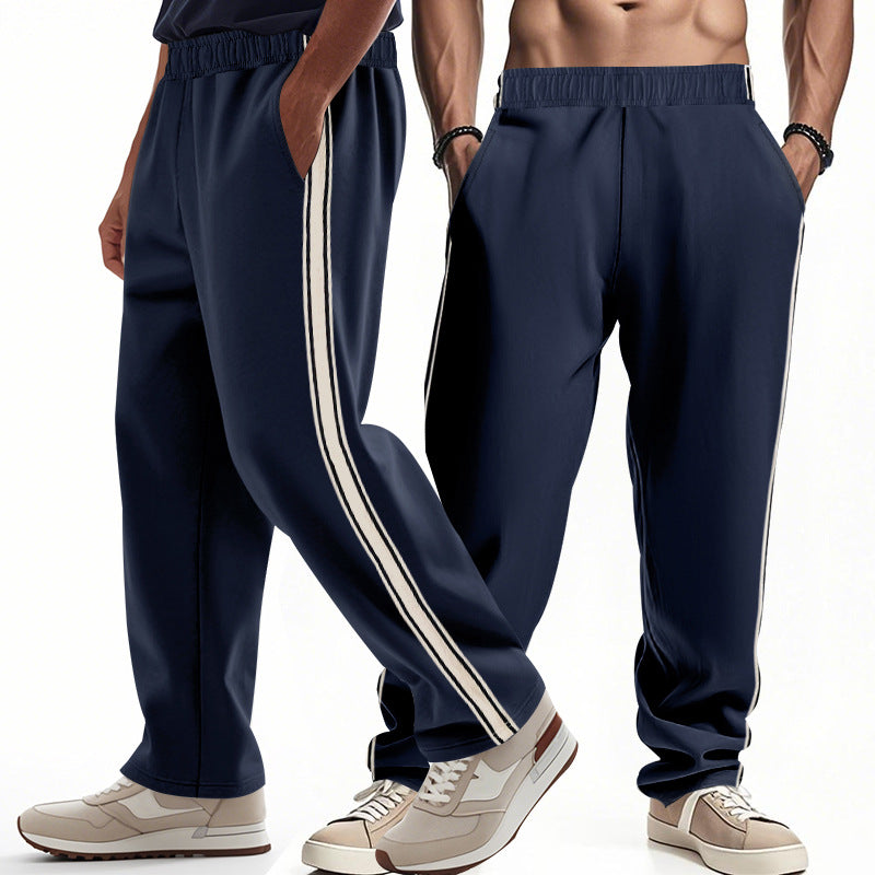 Trendige Herren Freizeithose, bequem, mit seitlichen Streifen, für sportlichen Look.