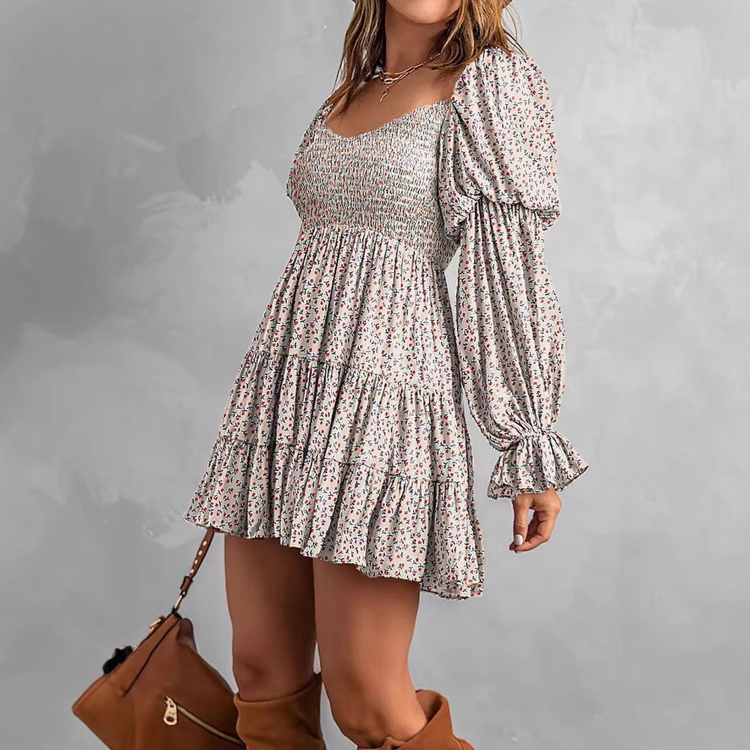 Luftiges Off-Shoulder Volantkleid für Frauen mit gesmoktem Oberteil und verspielten Rüschen. Ein Must-have im Sommer.