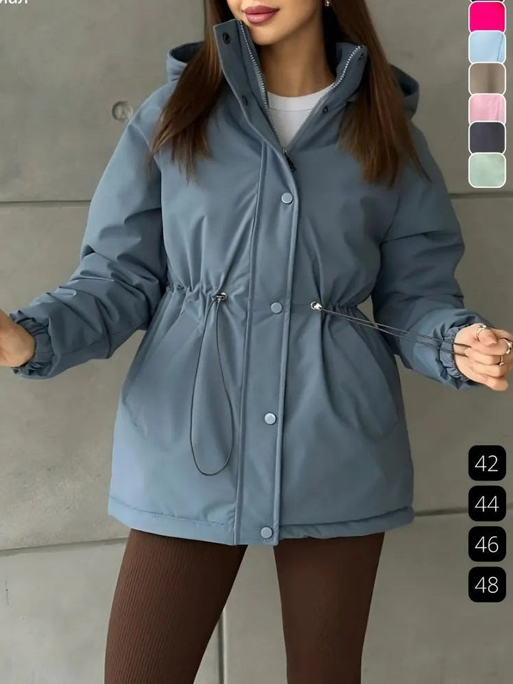 Vielseitige Damen Funktionsjacke als Windbreaker, ideal für Frühling und Herbst, atmungsaktiv.