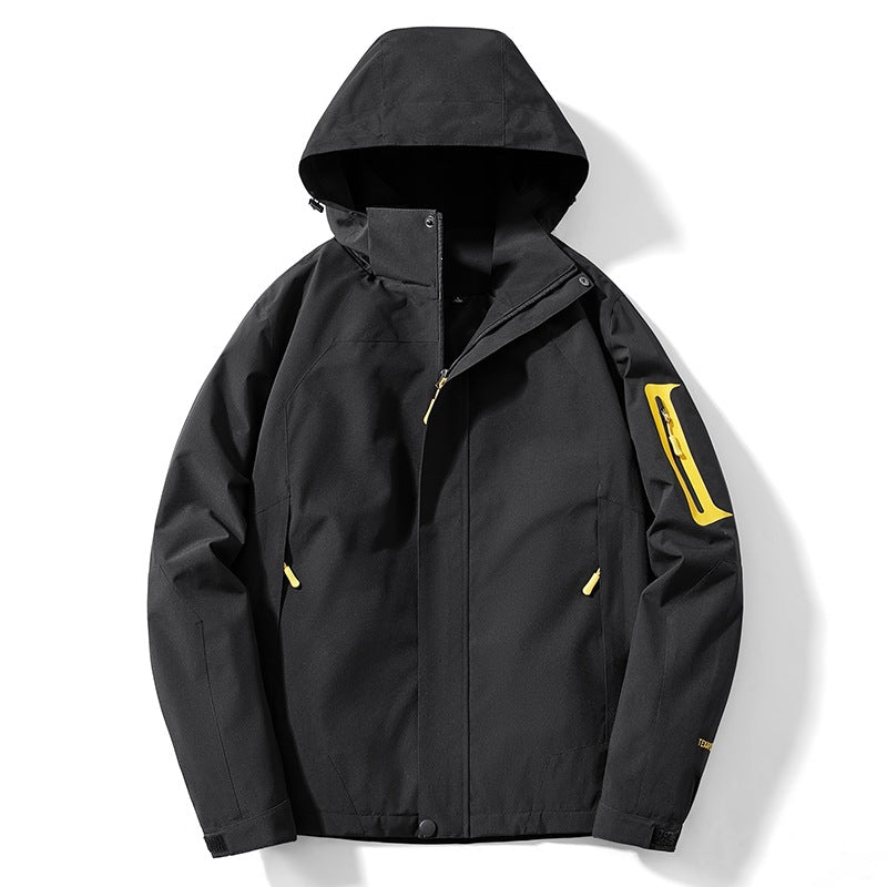 Moderne Herren Wanderjacke, winddicht und wasserabweisend. Ideale Begleitung für Natur-Erkundungen.