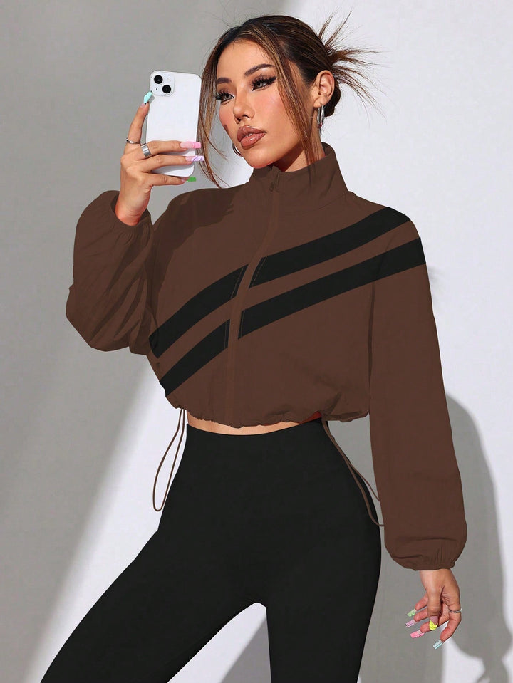Damen Windbreaker-Jacke, kurz geschnitten, mit Stehkragen. Bequeme und sportliche Übergangsjacke.
