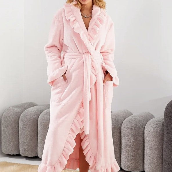 Weicher Damen Morgenmantel, extra lang, als luxuriöser Bademantel oder elegante Loungewear für Damen.
