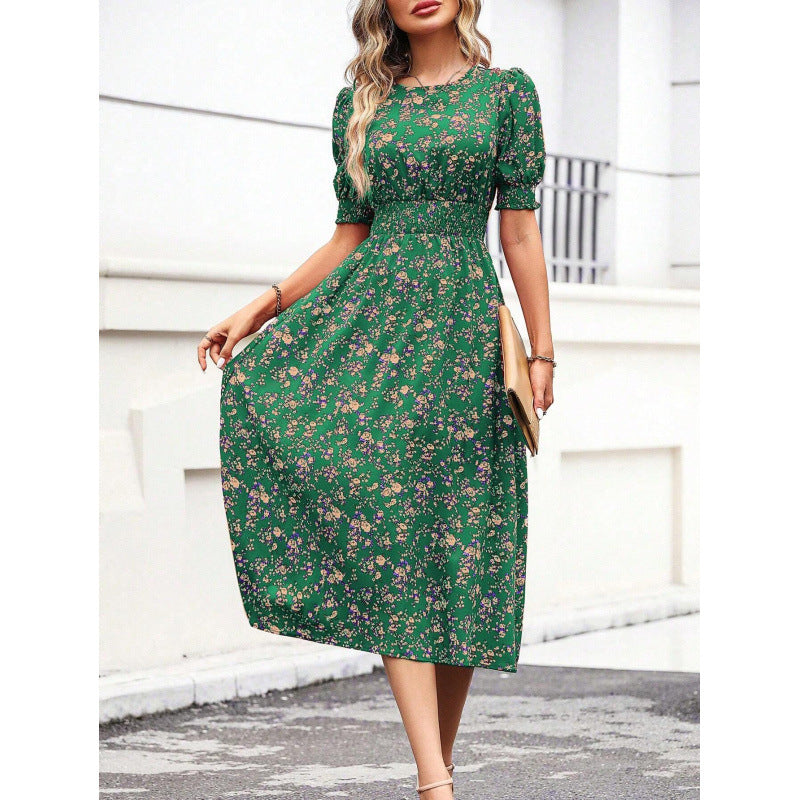 Langes Freizeitkleid für Damen: Maxikleid mit farbenfrohem Blumendruck, Smock-Taille & Puffärmeln.