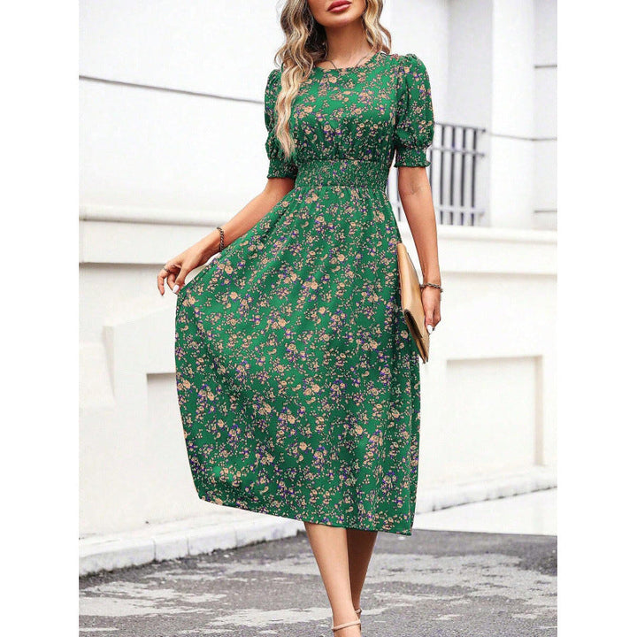 Langes Freizeitkleid für Damen: Maxikleid mit farbenfrohem Blumendruck, Smock-Taille & Puffärmeln.