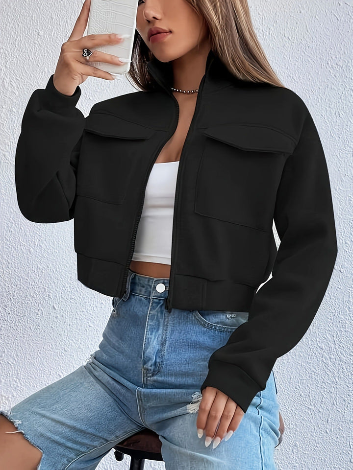 Aktuelle Damen Cropped-Jacke mit Reißverschluss, modisch, bequem und perfekt für Freizeit-Outfits.