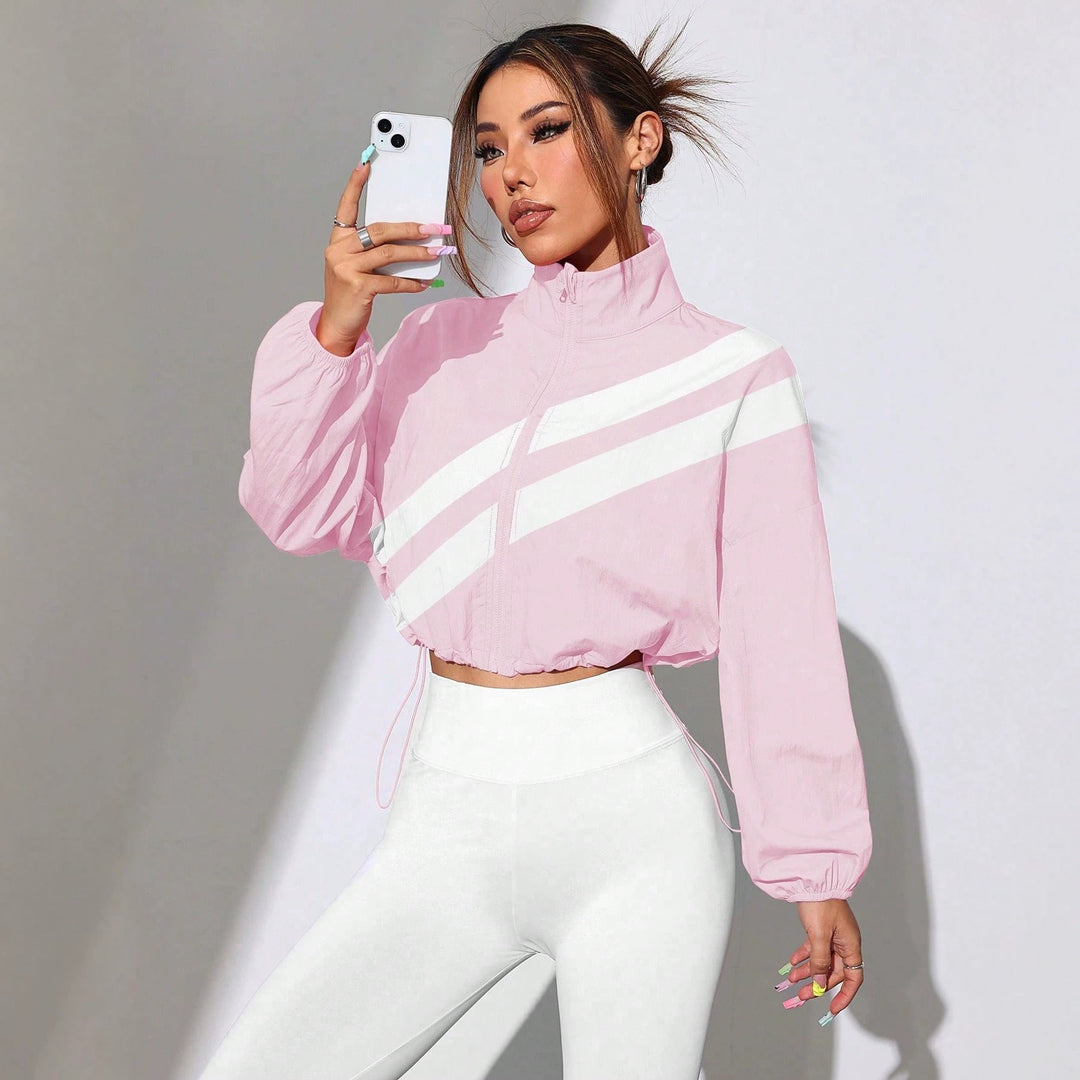 Leichte Damen Cropped Windjacke in moderner Sport-Optik mit Stehkragen. Ideal als Freizeitjacke.