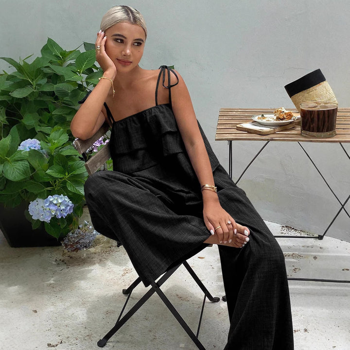 Feminines Volant-Top als Teil eines eleganten Damen Zweiteilers, ideal für Sommeroutfits und Urlaubsreisen.