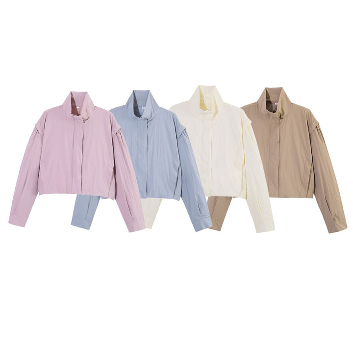 Elfenbeinfarbene, leichte Kurzjacke für Damen. Modische Übergangsjacke für Frühling und Sommer, elegant.