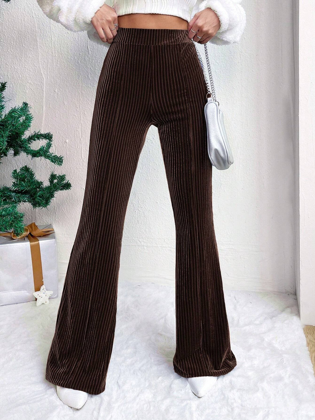 Damen-Hose mit weitem Bein in Rippenoptik, hochtailliert für Freizeit, Büro und besondere Anlässe.