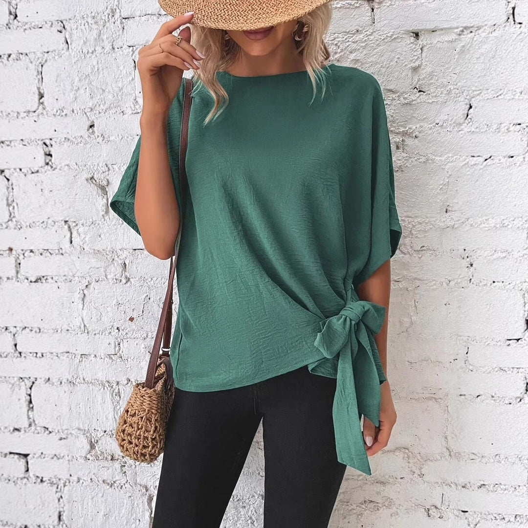 Vielseitiges Damen Kurzarm-Top im Oversize-Schnitt mit eleganter Schleife. Crinkle-Look für Casual & Chic Outfits.