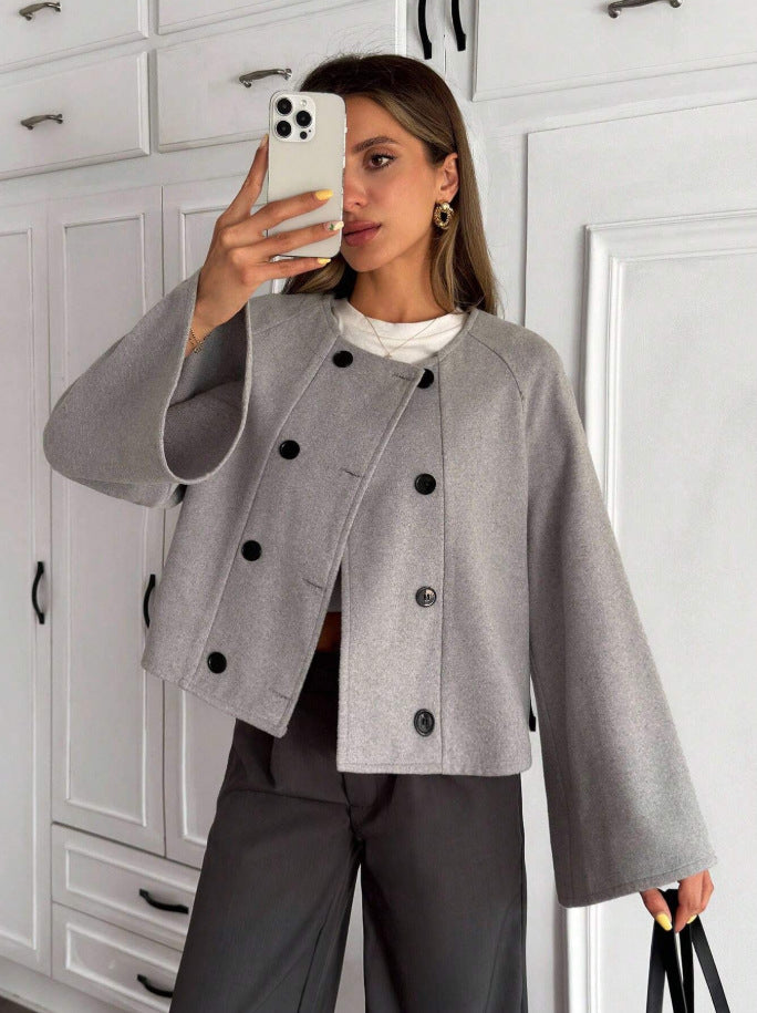 Modische graue Damenjacke, oversized geschnitten. Bietet Eleganz und höchsten Komfort für jede Saison.