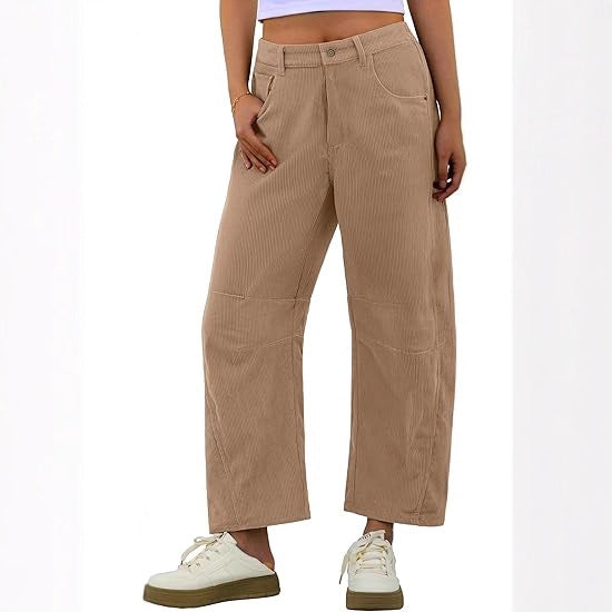 Fließende weite Damenhose mit elegantem Schnitt und praktischen Taschen für optimalen Tragekomfort.