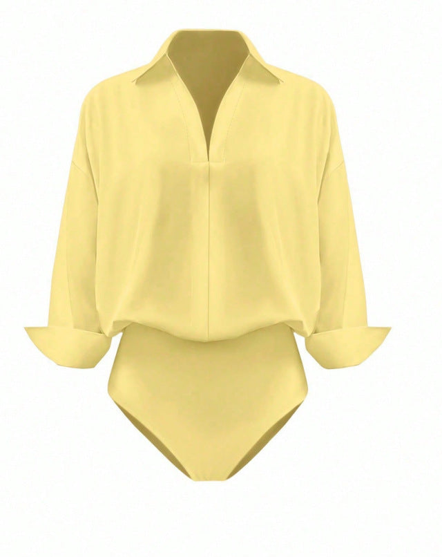 Ansicht des Damen Hemdblusen-Bodys: V-Ausschnitt, Oversize-Passform, lange Ärmel mit Manschetten. Zeitlos elegant.