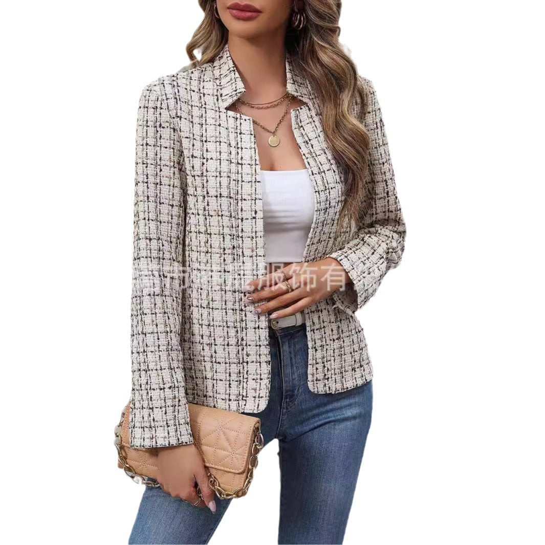 Rückseite der schicken Damen Kurzjacke, zeigt den eleganten und zeitlosen Schnitt für Business & Freizeit.