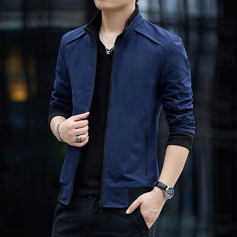 Casual Herren Stehkragenjacke, robust und komfortabel, perfekt für sportliche & entspannte Männermode.