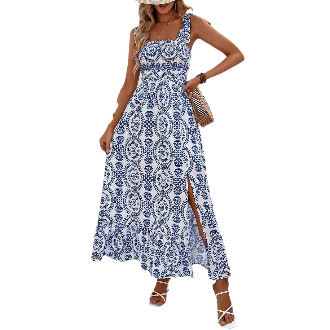 Leichtes Damen Maxikleid als Urlaubs- oder Freizeitkleid, mit bequemem Smok und sexy Beinschlitz.