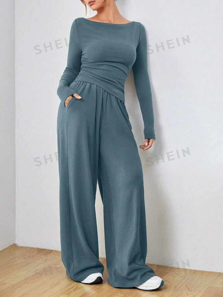 Damen Homewear Set mit U-Boot-Ausschnitt. Legeres Top und weite Palazzo Hose, sehr bequem.