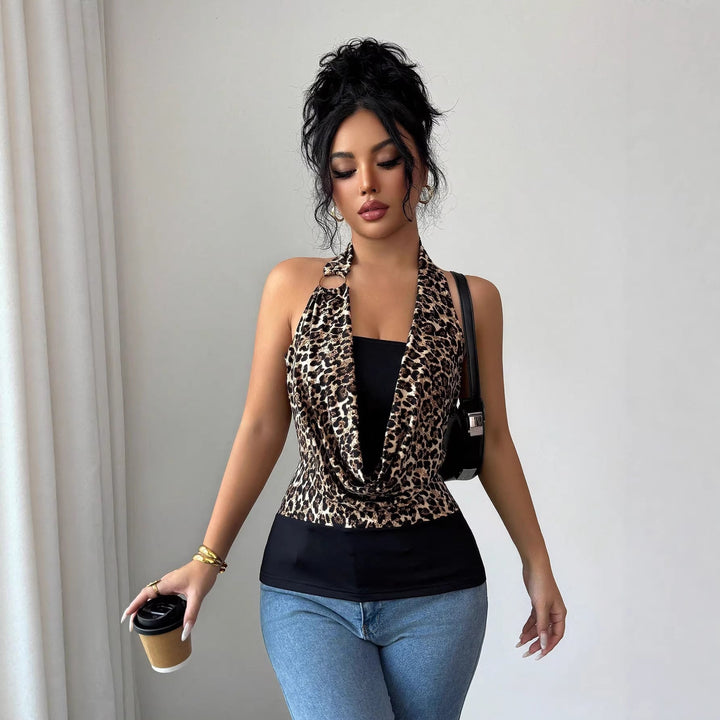 Trendiges Damen Neckholder-Top im Animal-Print mit Wickel-Design und drapierter Brust. Perfekt für Abend- & Streetstyle.