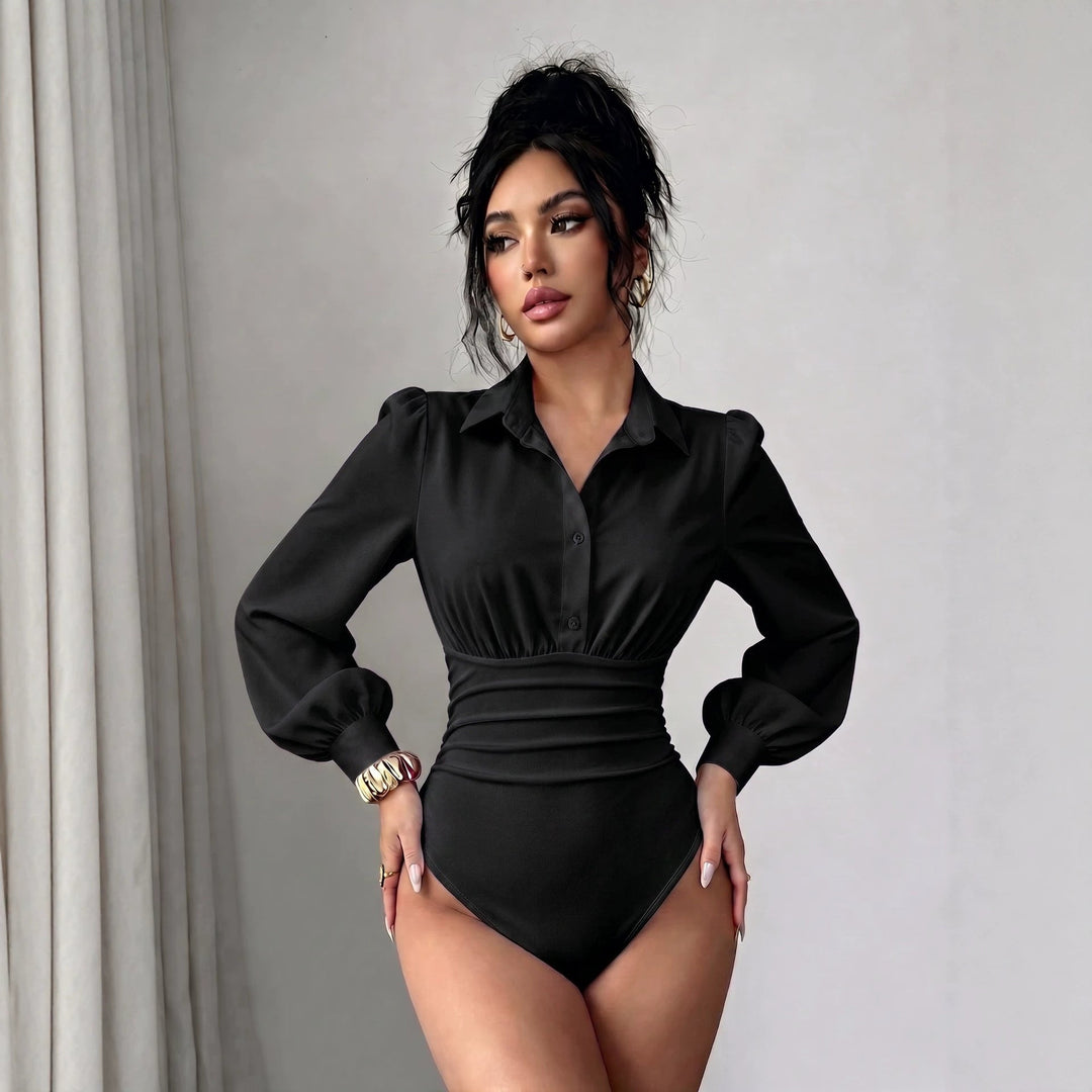 Figurbetonter Damen Body mit raffiniert taillierter Raffung und dezenten Puffärmeln. Für jeden Anlass.