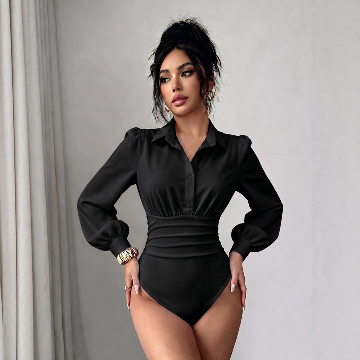 Figurbetonter Damen Body mit raffiniert taillierter Raffung und dezenten Puffärmeln. Für jeden Anlass.
