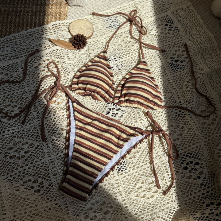 Bademode für Damen: Triangel-Bikini mit Streifenmuster, verstellbar, schnelltrocknend.