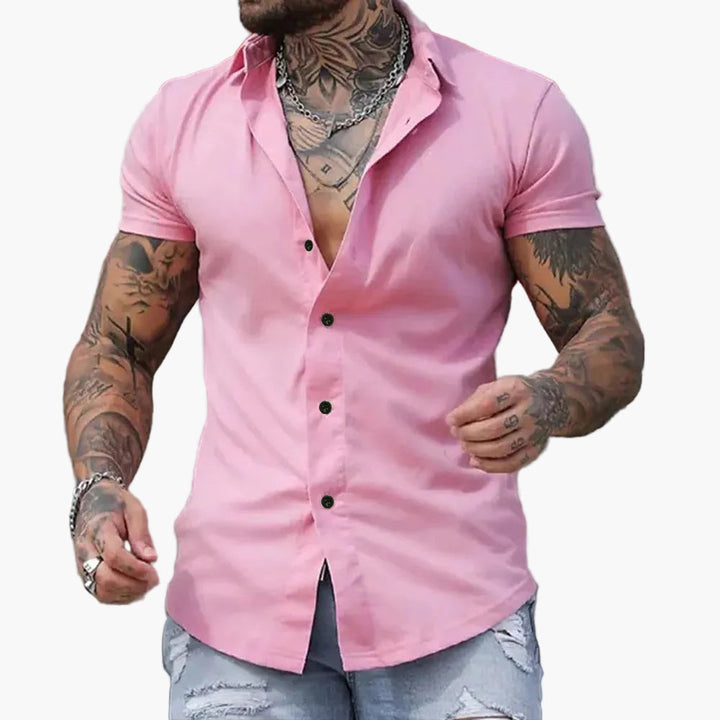 Business Kurzarmhemd für Herren im Slim-Fit. Eleganter, sportlicher Look für Arbeit, Meetings und Sommerabende.