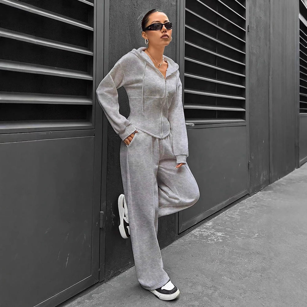 Modischer Damen Zipphoodie und weite Sweatpants im Trainingsanzug-Set, ideal für Komfort & Streetwear.