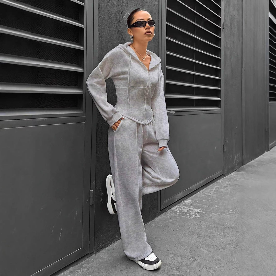 Modischer Damen Zipphoodie und weite Sweatpants im Trainingsanzug-Set, ideal für Komfort & Streetwear.