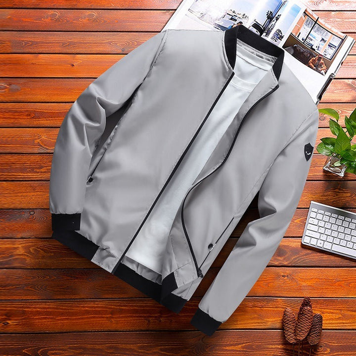 Stilvolle Herren Jacke mit Reißverschluss, praktische Taschen, ideal für Freizeit & Alltag.