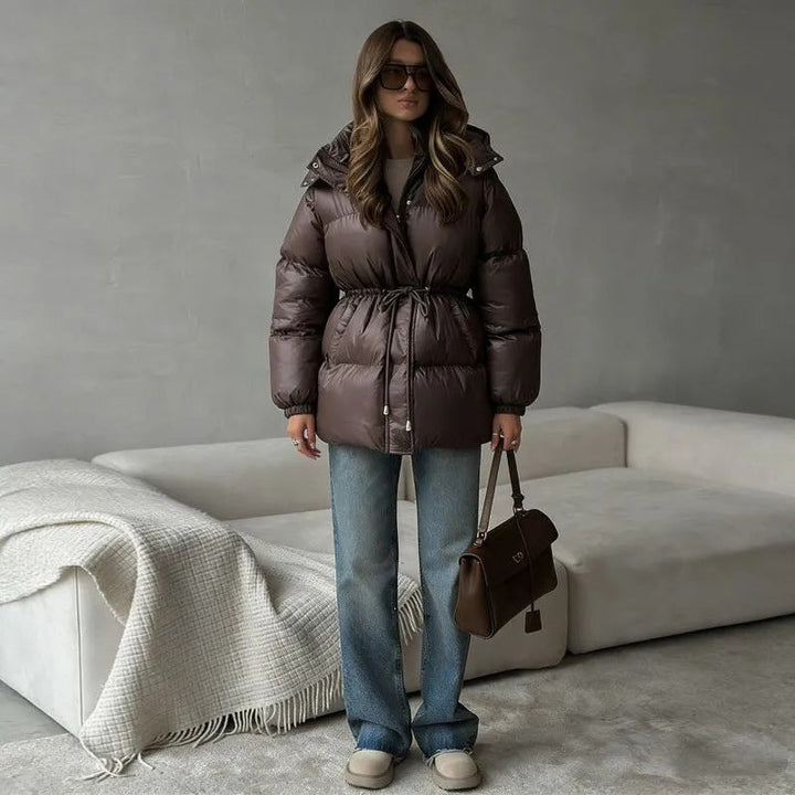 Beige Damen Kapuzenjacke, leichte Übergangsjacke mit Kordelzug in der Taille. Praktisch & schick.