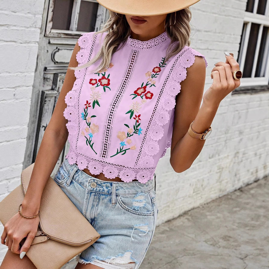 Luftiges Damen Cropped Top mit Blumenstickerei & Häkelspitze für warme Sommertage, Freizeit & Urlaub.