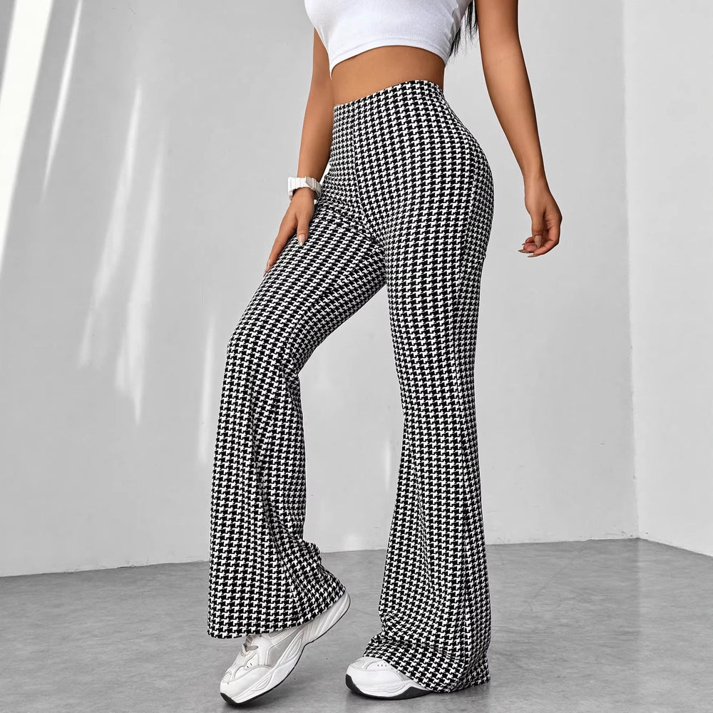 Bequeme, hochgeschnittene Schlaghose für Damen – moderne Eleganz und entspannter Stil.