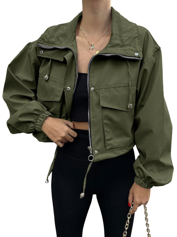 Moderne Damen Kurzjacke im Sport-Chic, perfekt für den casual Look in der Übergangszeit Frühling/Herbst. Freizeitjacke.