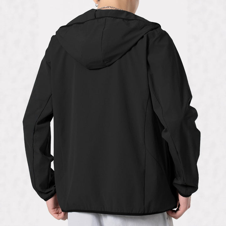 Rückansicht der sportlichen Herren Übergangsjacke, leicht und atmungsaktiv, ideal als Freizeitjacke für Herren.