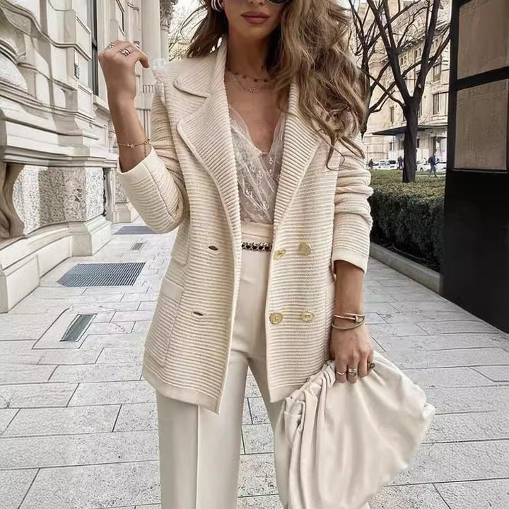 Vielseitiger Damen Strickblazer für Businessmode & elegante Freizeit-Looks. Schicke Jacke für Damen, Frühling & Herbst.