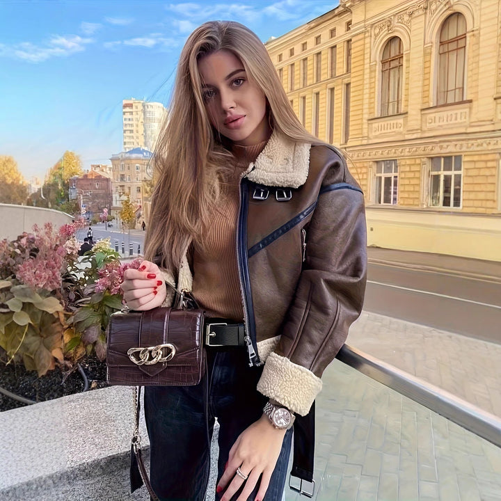Trendige, elegante Damen Winterjacke in Braun. Stilvolle Damenkleidung für casual & modebewusste Frauen.