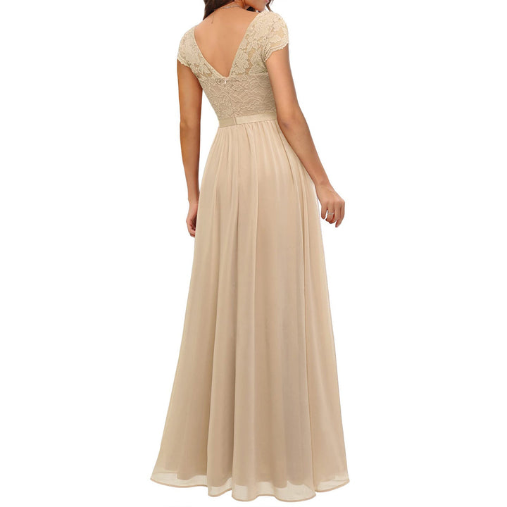 Vielseitiges Damen Spitzenkleid mit V-Ausschnitt, ideal als Hochzeitsgast-Outfit oder Partykleid.