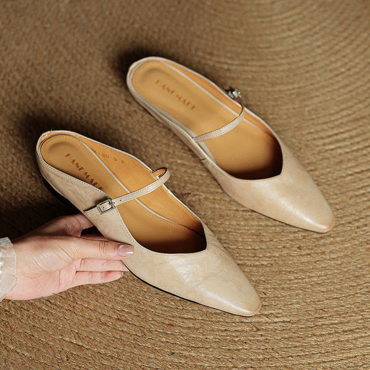 Komfortable Damenschuhe: beige Slipper, perfekt für entspannte Sommertage.