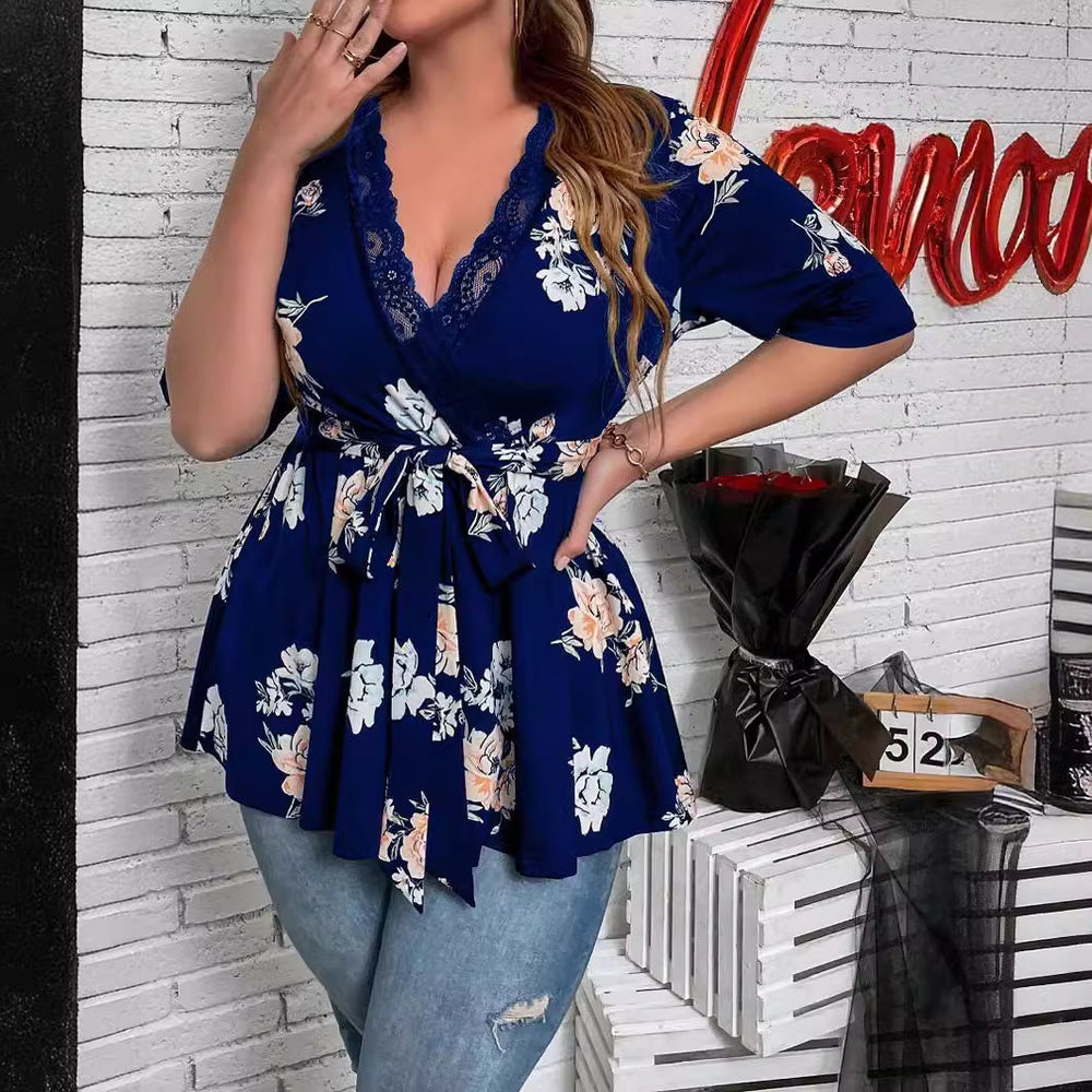 Feminines Damen Spitzenshirt mit Blumen und 3/4 Ärmeln. Perfekt für Büro, Alltag oder elegante Anlässe.