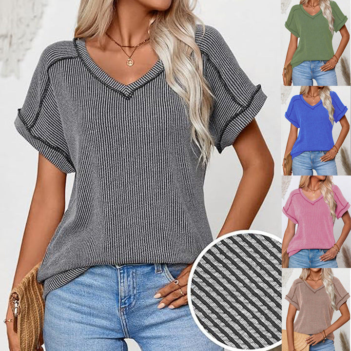 Damen Feinstricktop mit V-Ausschnitt, umgeschlagenen Kurzarm und Rippstrick. Ideal für Frühling & Sommer.