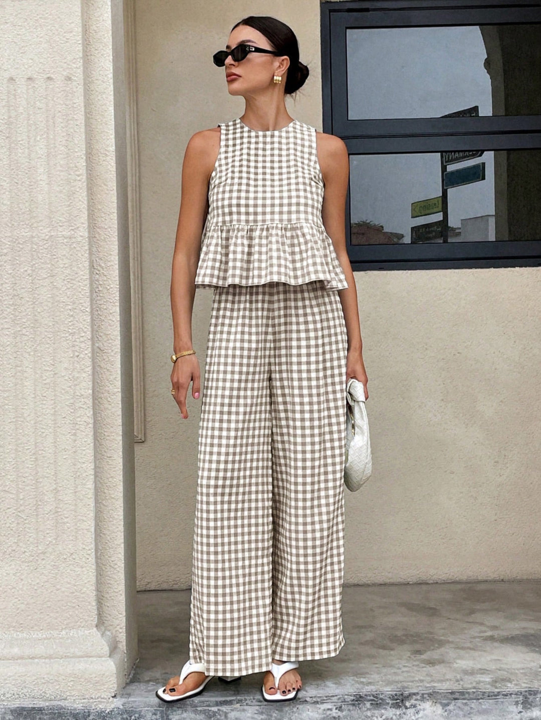 Moderner Damen Zweiteiler in Vichy-Karo: Volant-Top & Palazzo-Hose, vielseitig kombinierbar für Sommer & Freizeit.