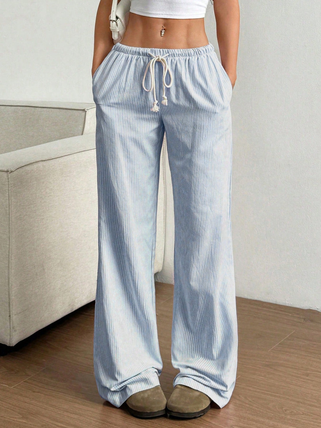 Elegante weite Damenhose Leinenoptik, Gummibund. Perfekte Kombination aus Stil und Komfort für den Sommer.
