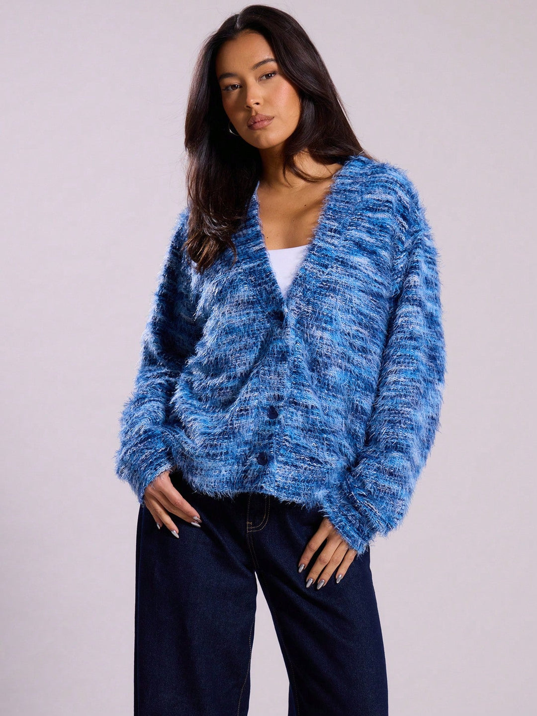 Lässiger Damen Oversize Carmen-Pullover. Kuscheliges Langarm-Oberteil, ideal für Freizeitkleidung im Herbst.