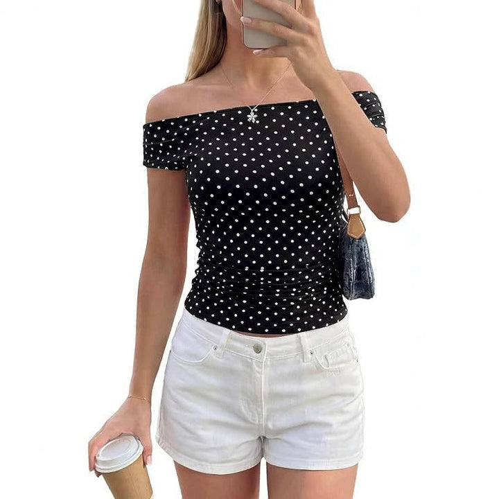 Damen Kurzarm-Top mit Polka-Dots, schulterfrei im Retro-Stil, elegant und sommerlich für Frauenmode.