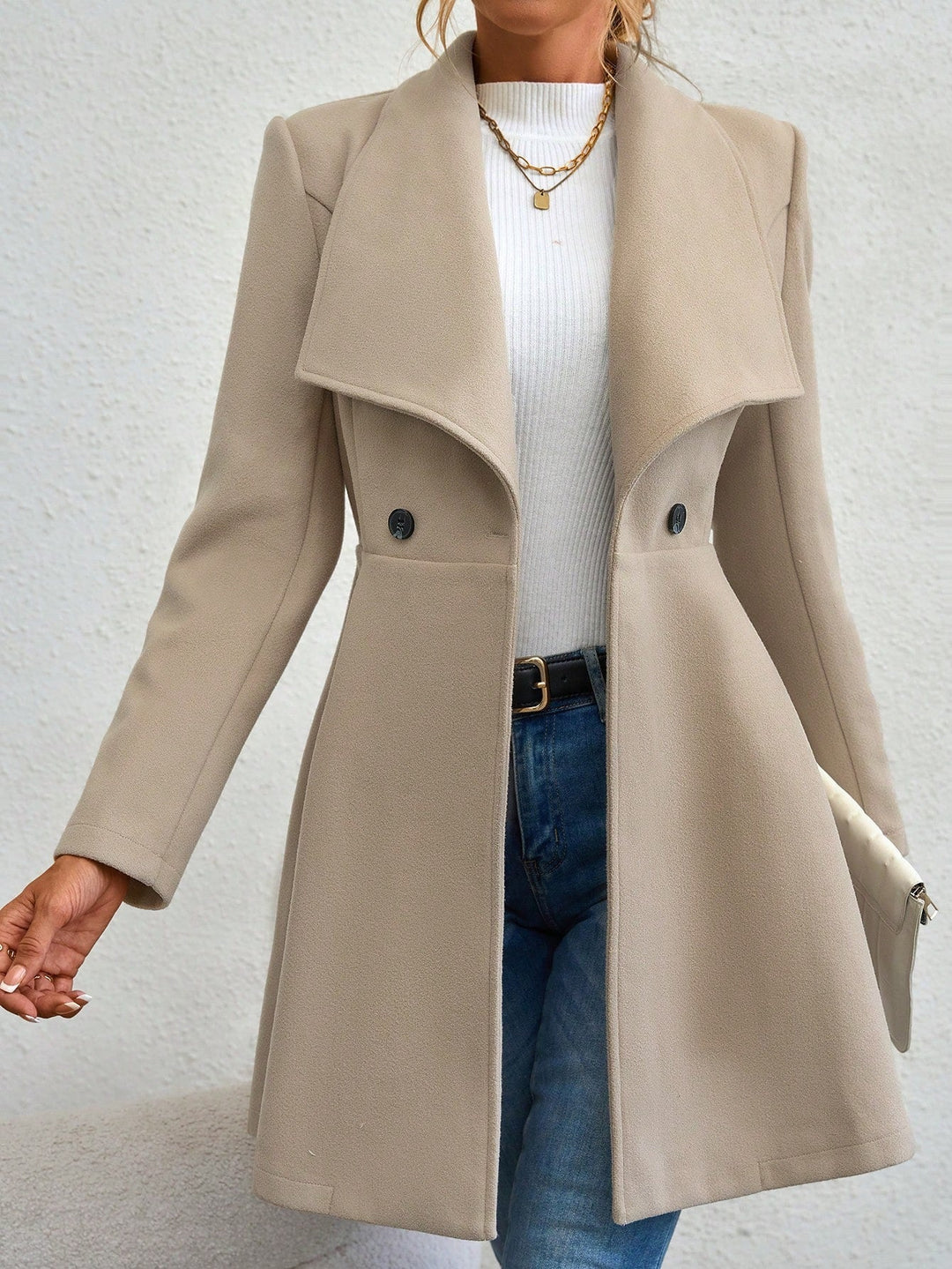 Elegante doppelreihige Damenjacke, ein Must-have für Herbstmode. Zeitloser Stil für modische Winter-Looks.
